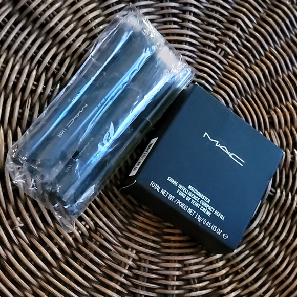 Brushes~makeup~ - Picture 1 of 3